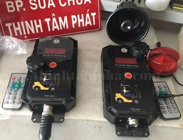 Thiết bị cảnh báo tốc độ xe nâng không dây hoàn toàn bằng tiếng Việt