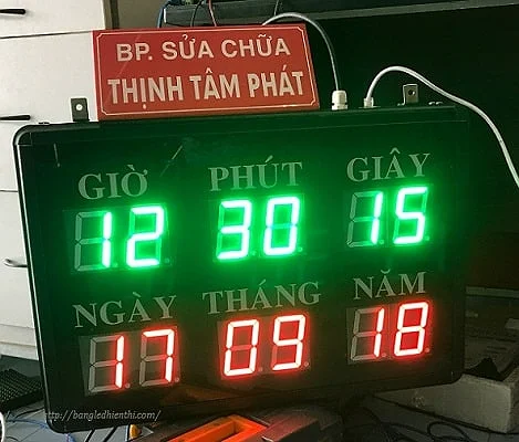 đồng hồ hiển thị thời gian thực