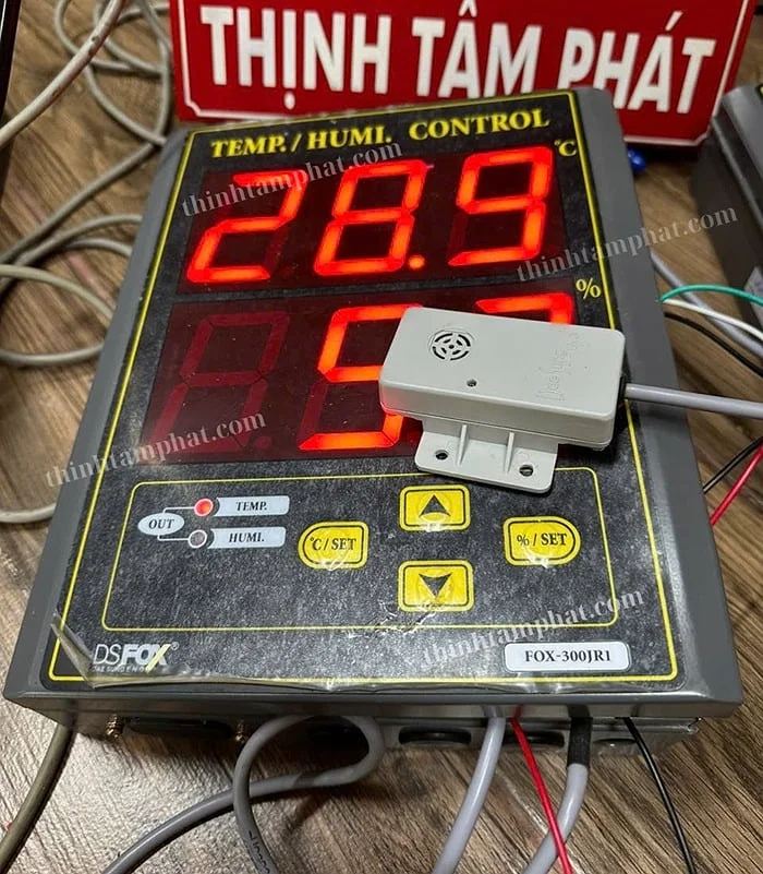 bộ điều khiển nhiệt độ và độ ẩm FOX-300JR1