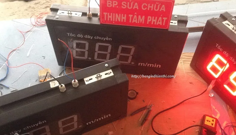 đồng hồ hiển thị tốc độ